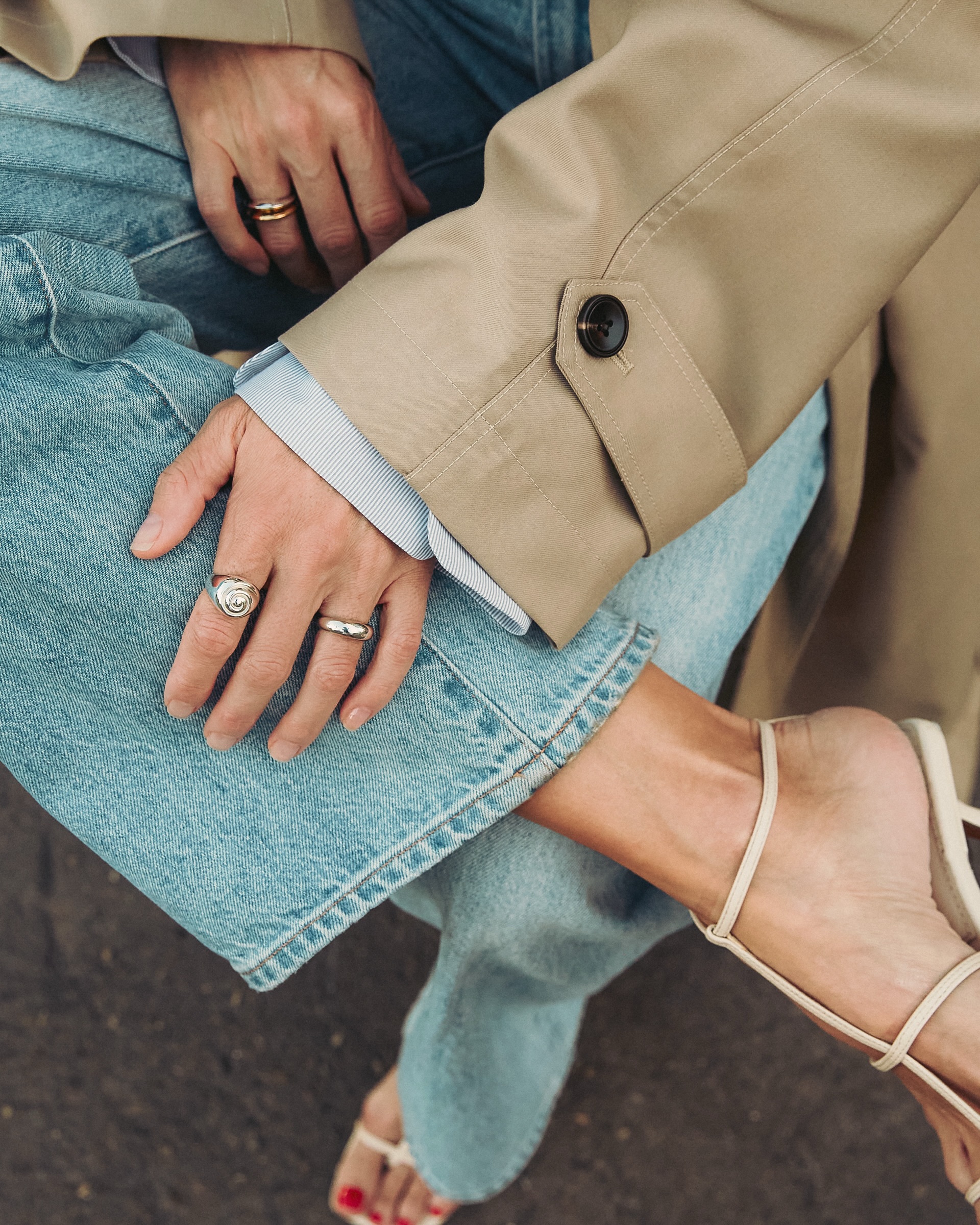 Shaped by nature, handcrafted by us.
A timeless shell form in sterling silver and gold plating- equally suited for city 